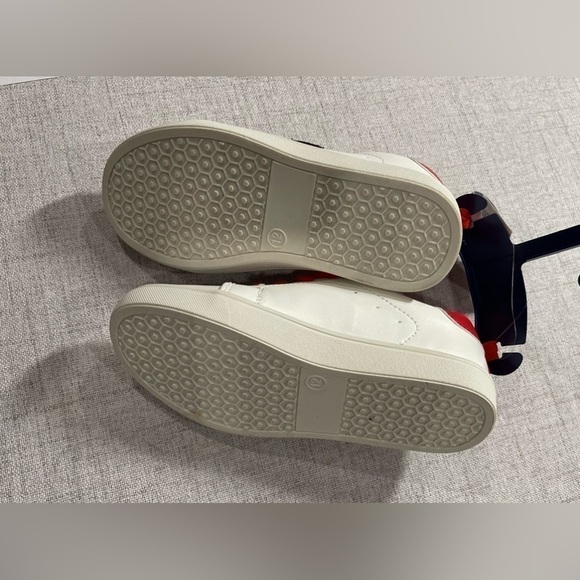 GAP kids MARVEL Spiderman memory foam sneaker red & white. Size 12. NEW - Picture 4 of 6